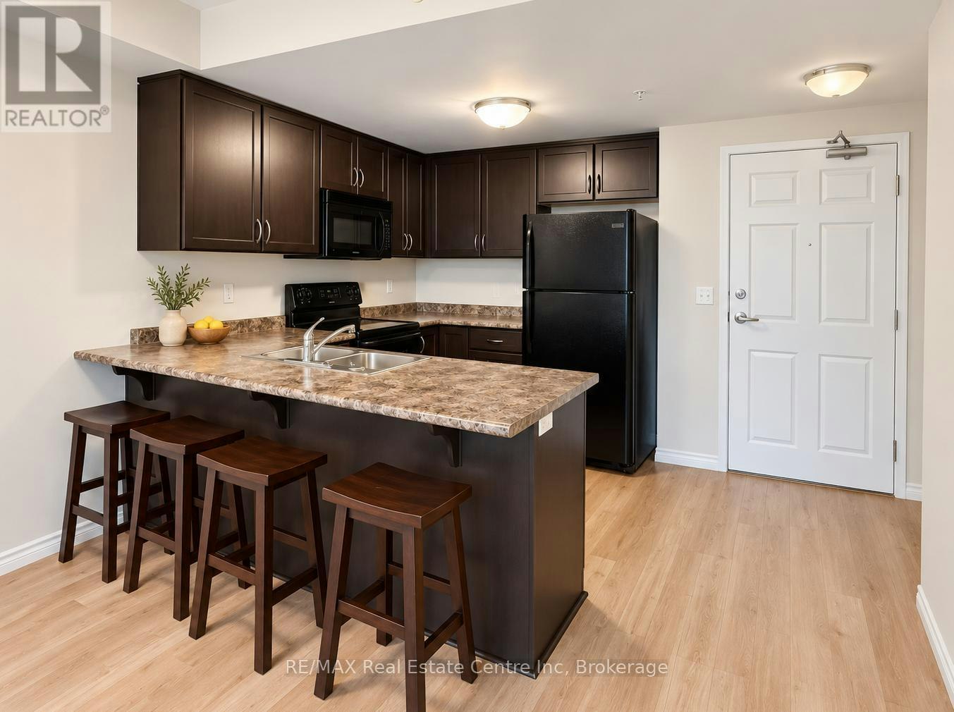 303-67 Kingsbury Square, Guelph, ON, N1L 0L3 - 2