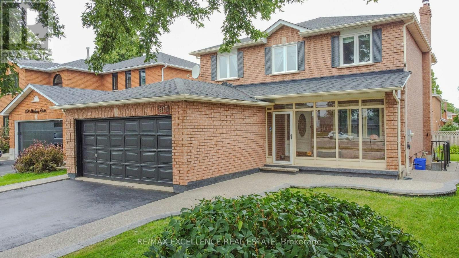 303 Hickory Circle, Oakville, ON, L6H 4V3