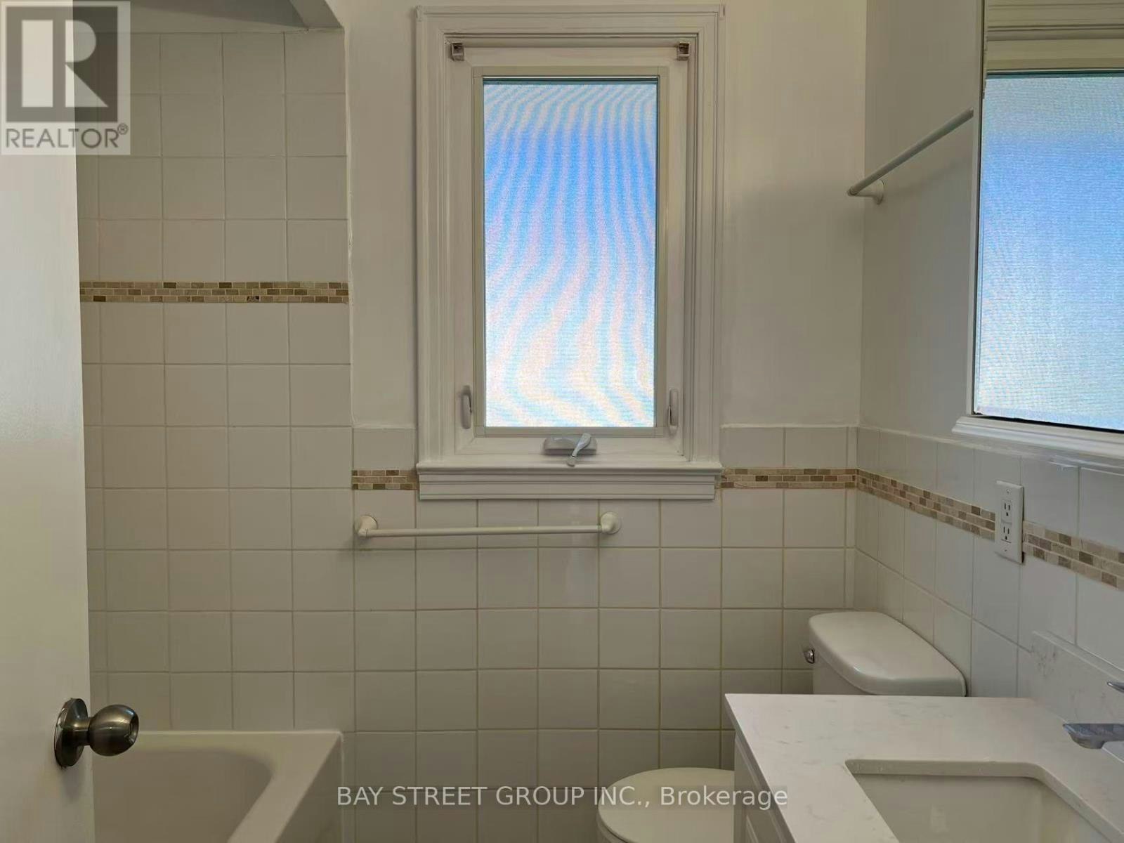 29 Harnish Crescent, Toronto, ON, M2M 2C2 - 6
