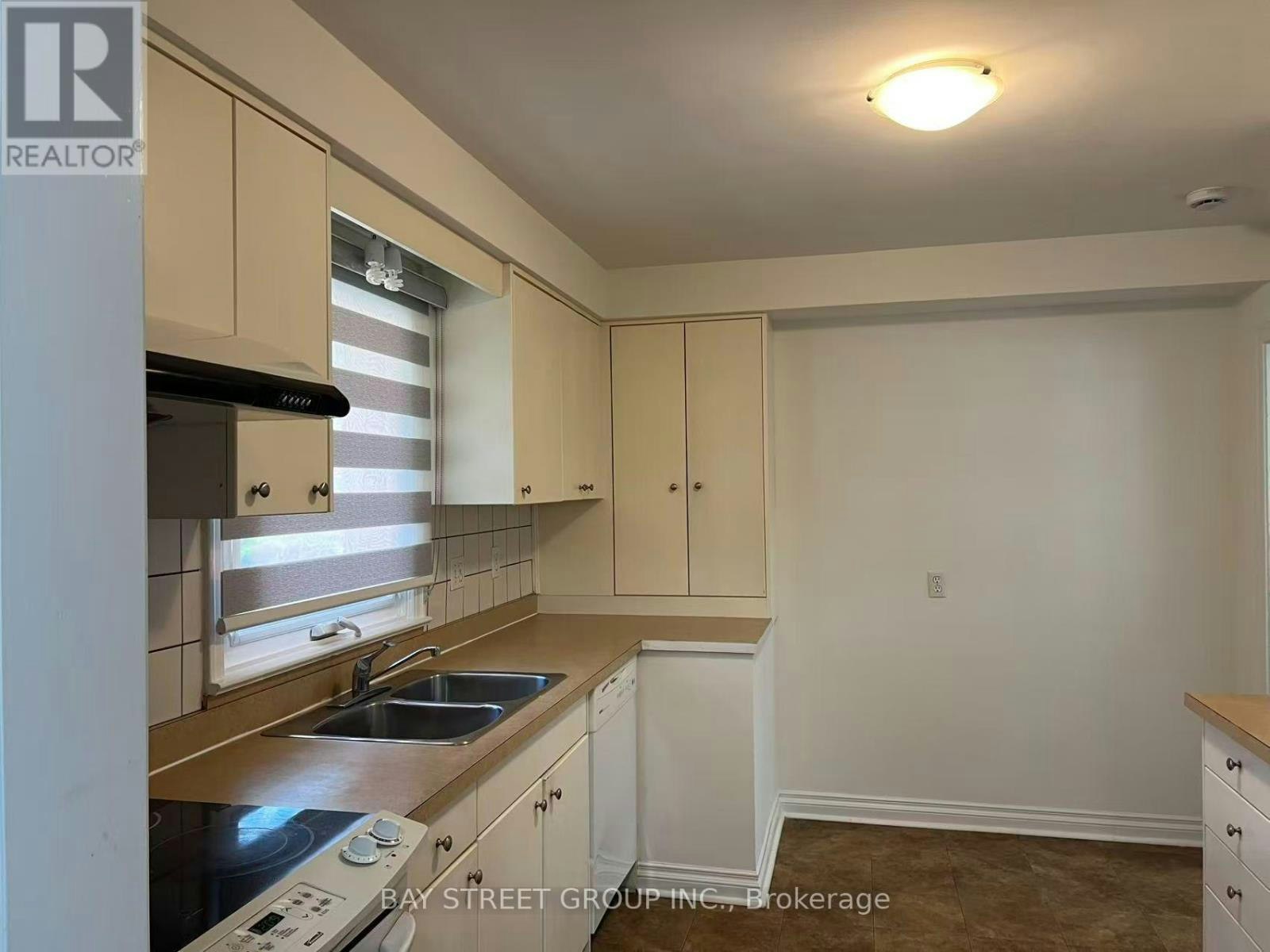 29 Harnish Crescent, Toronto, ON, M2M 2C2 - 4