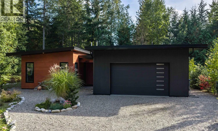 2077 Uplands Road