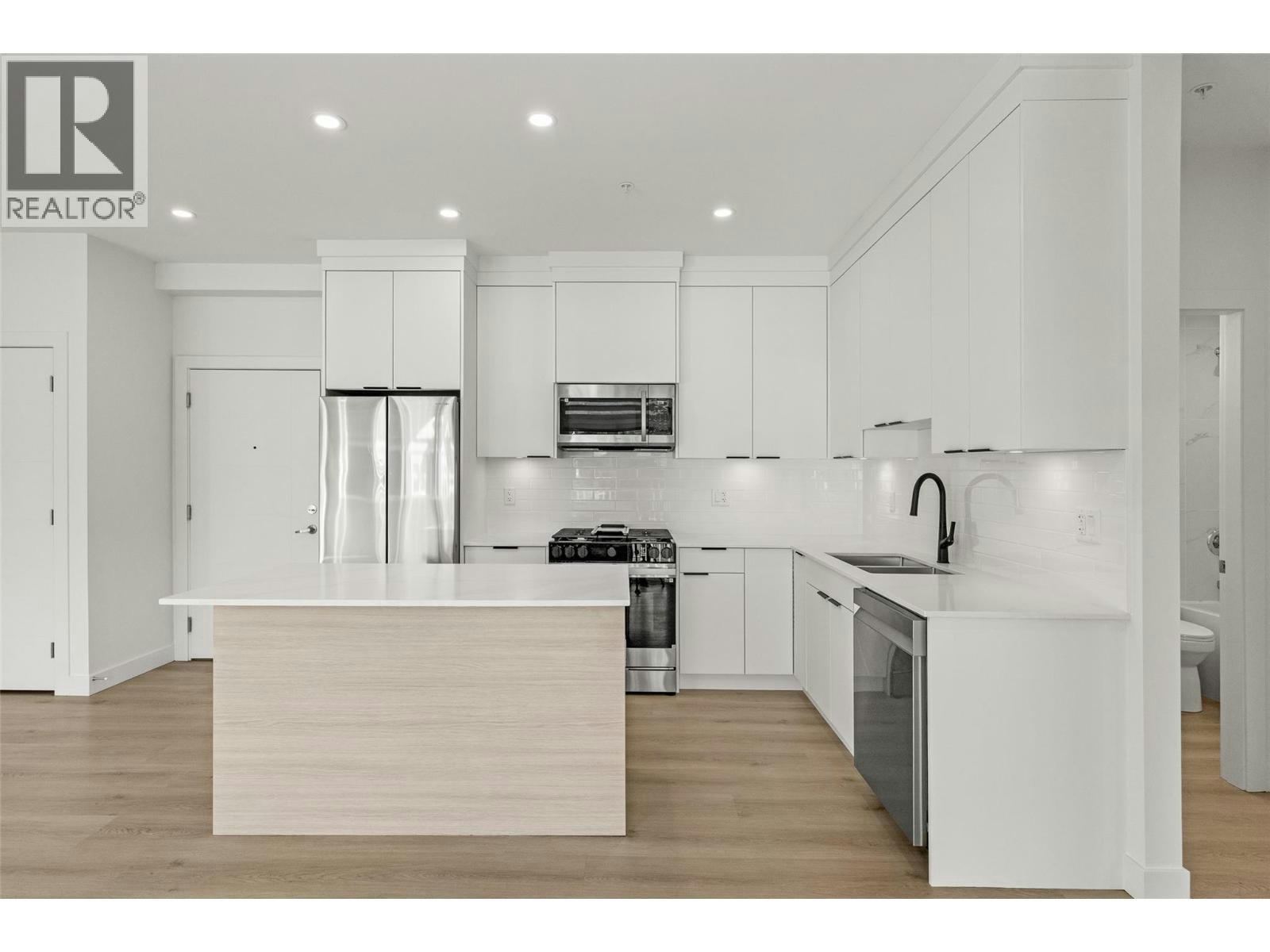 202-5300 Main Street, Kelowna, BC, V1W 0C1 - 9
