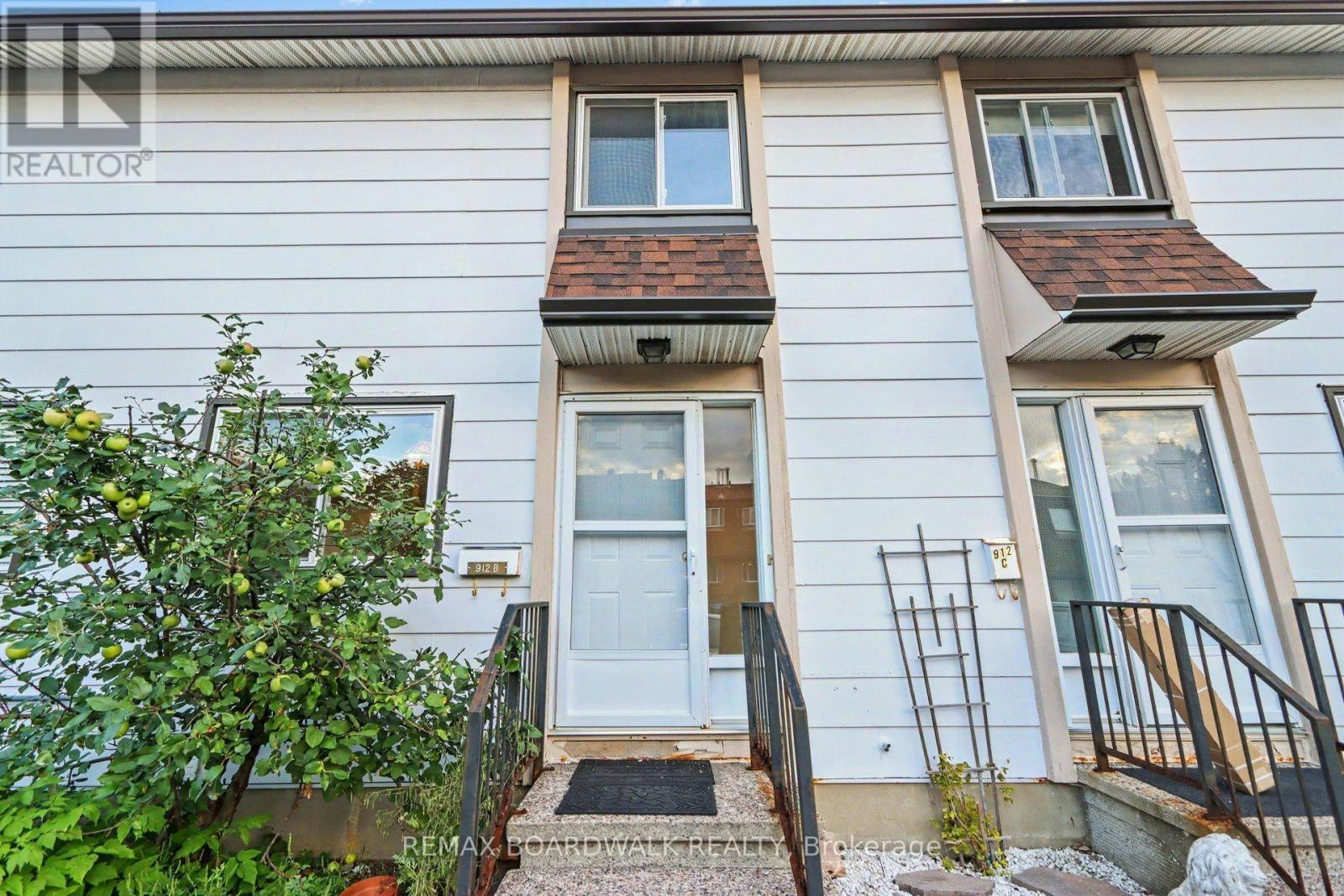 912 B Elmsmere Drive, Ottawa, ON, K1J 7T6