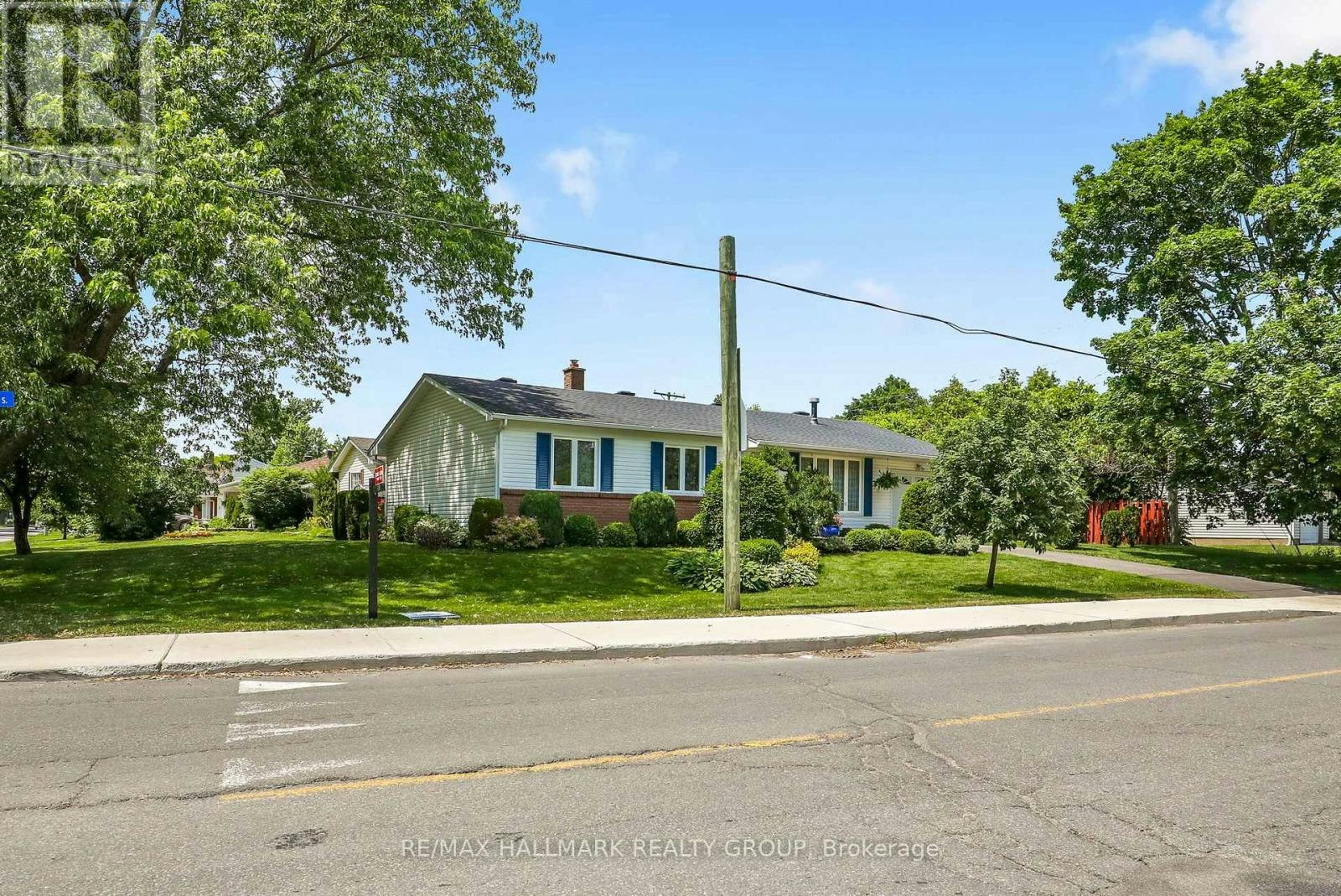 3242 Albion Road S, Ottawa, ON, K1V 7P3