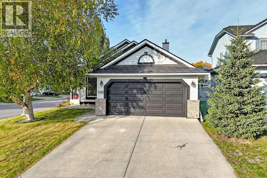 28 Douglasview Rise SE, Calgary, AB, T2Z 2P3