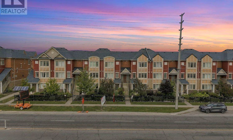 16-3975 Eglinton Avenue W