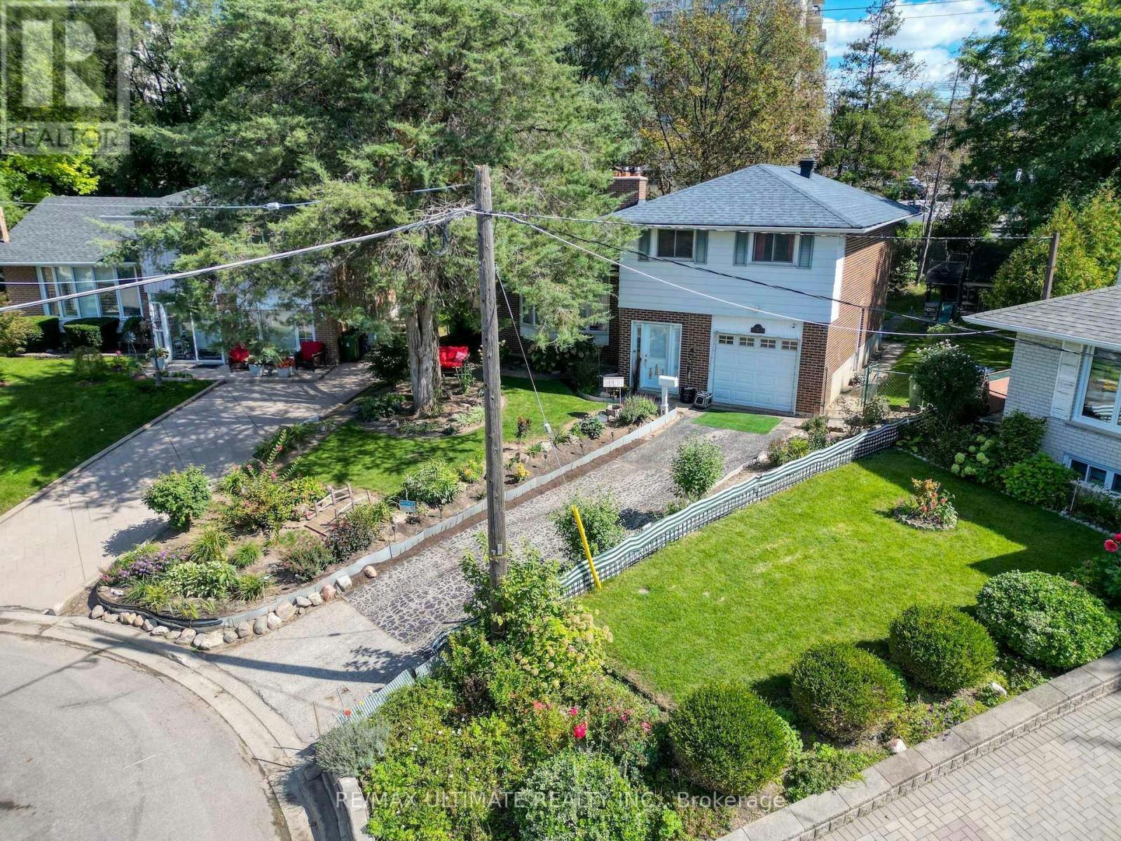12 Petal Court, Toronto, ON, M4A 1V8