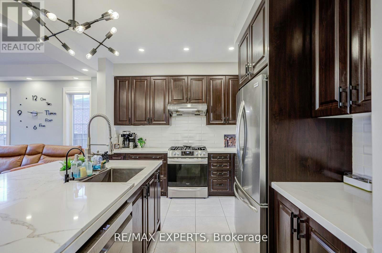 32 Walter Proctor Road, East Gwillimbury, ON, L9N 0P1 - 13