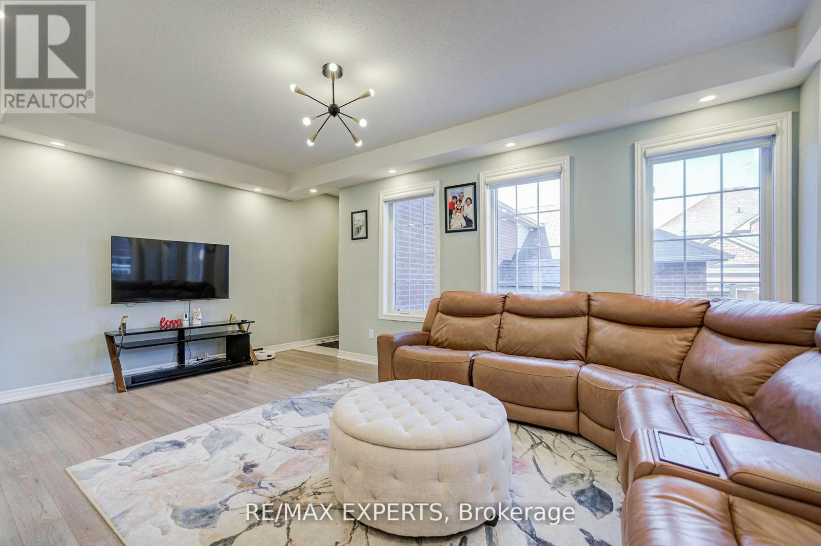 32 Walter Proctor Road, East Gwillimbury, ON, L9N 0P1 - 19