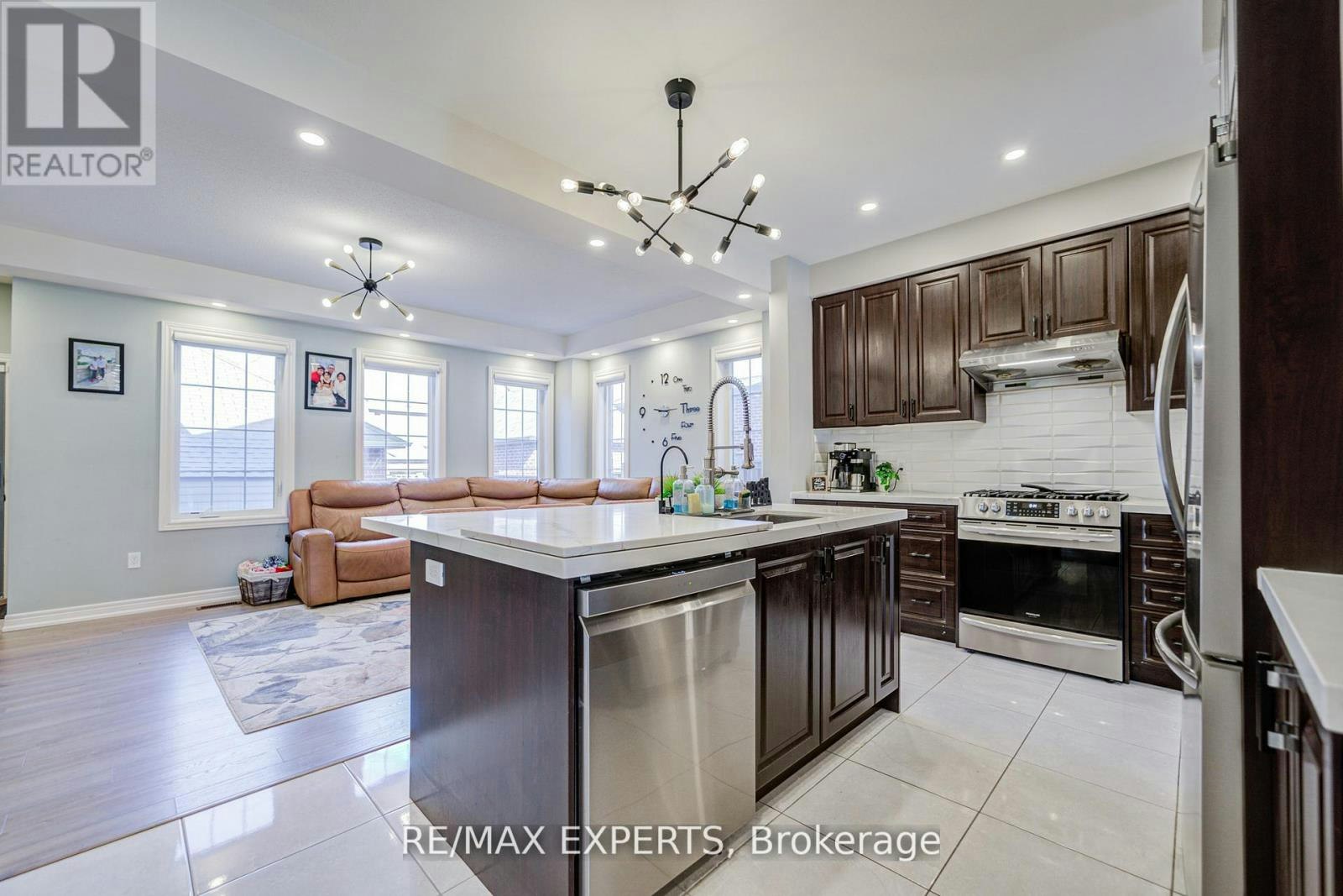 32 Walter Proctor Road, East Gwillimbury, ON, L9N 0P1 - 12