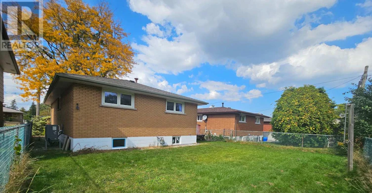 2-109 Purdy Crescent, Hamilton, ON, L9A 3B5 - 3