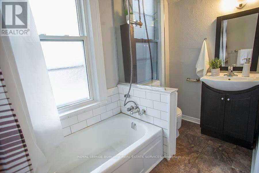 UPPER-67 Terrace Hill Street, Brantford, ON, N3R 1G2 - 8