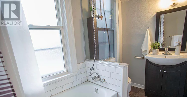 UPPER-67 Terrace Hill Street, Brantford, ON, N3R 1G2 - 8