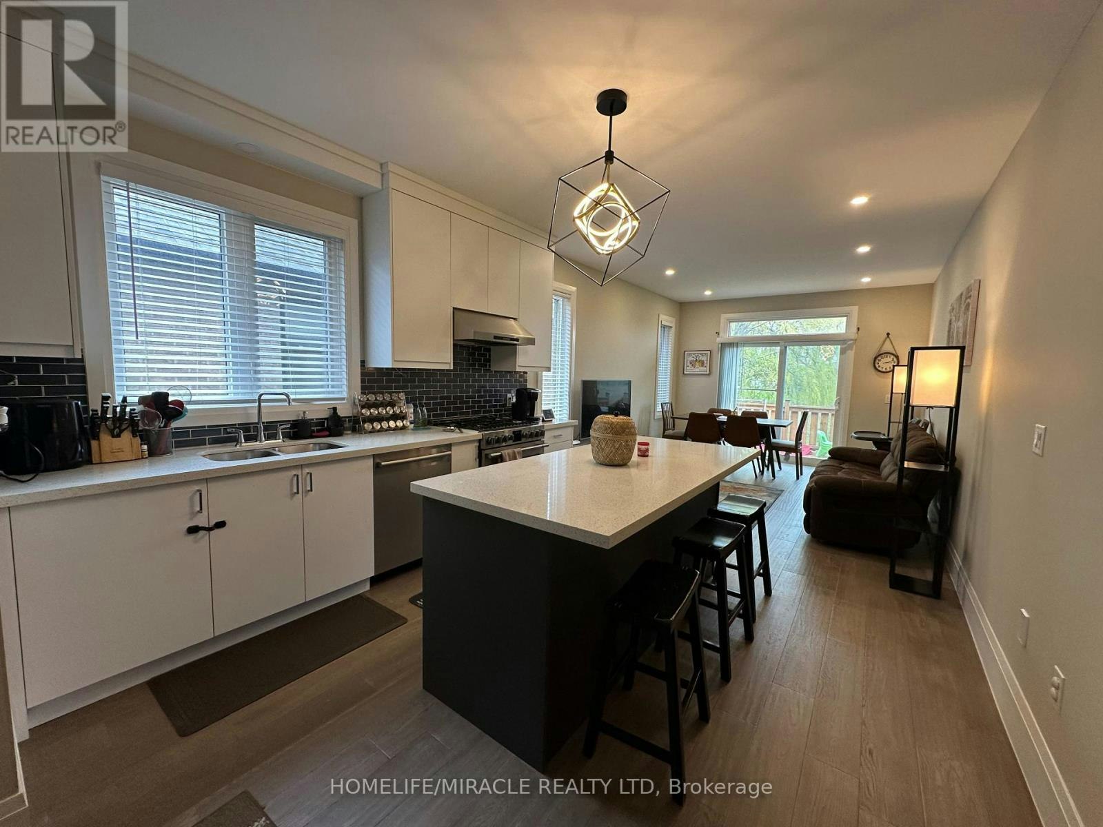 45 Eleanor Avenue, Hamilton, ON, L8W 1C7