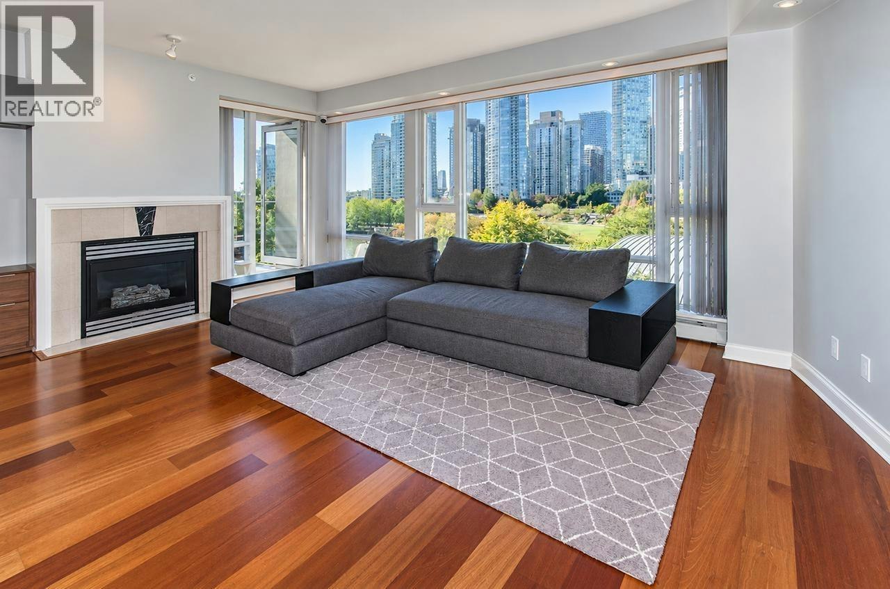 702-1383 Marinaside Crescent, Vancouver, BC, V6Z 2W9 - 3