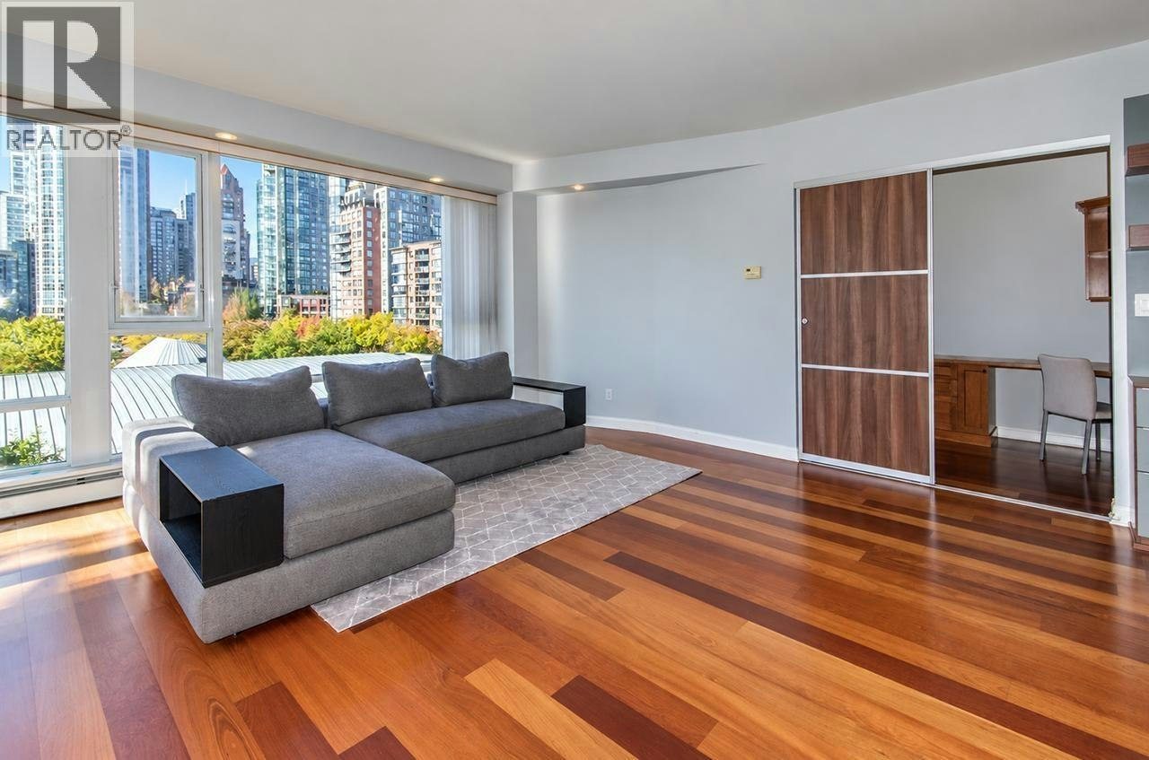 702-1383 Marinaside Crescent, Vancouver, BC, V6Z 2W9 - 4