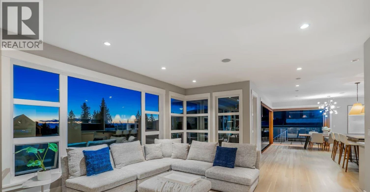 649 Sylvan Avenue, North Vancouver, BC, V7R 2E8 - 4
