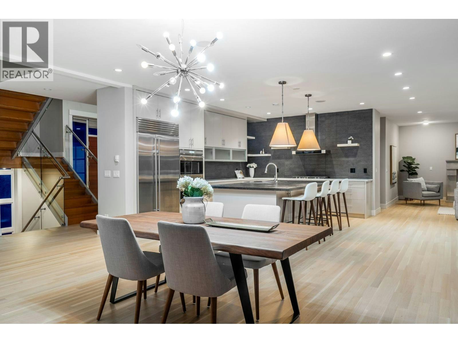 649 Sylvan Avenue, North Vancouver, BC, V7R 2E8 - 6