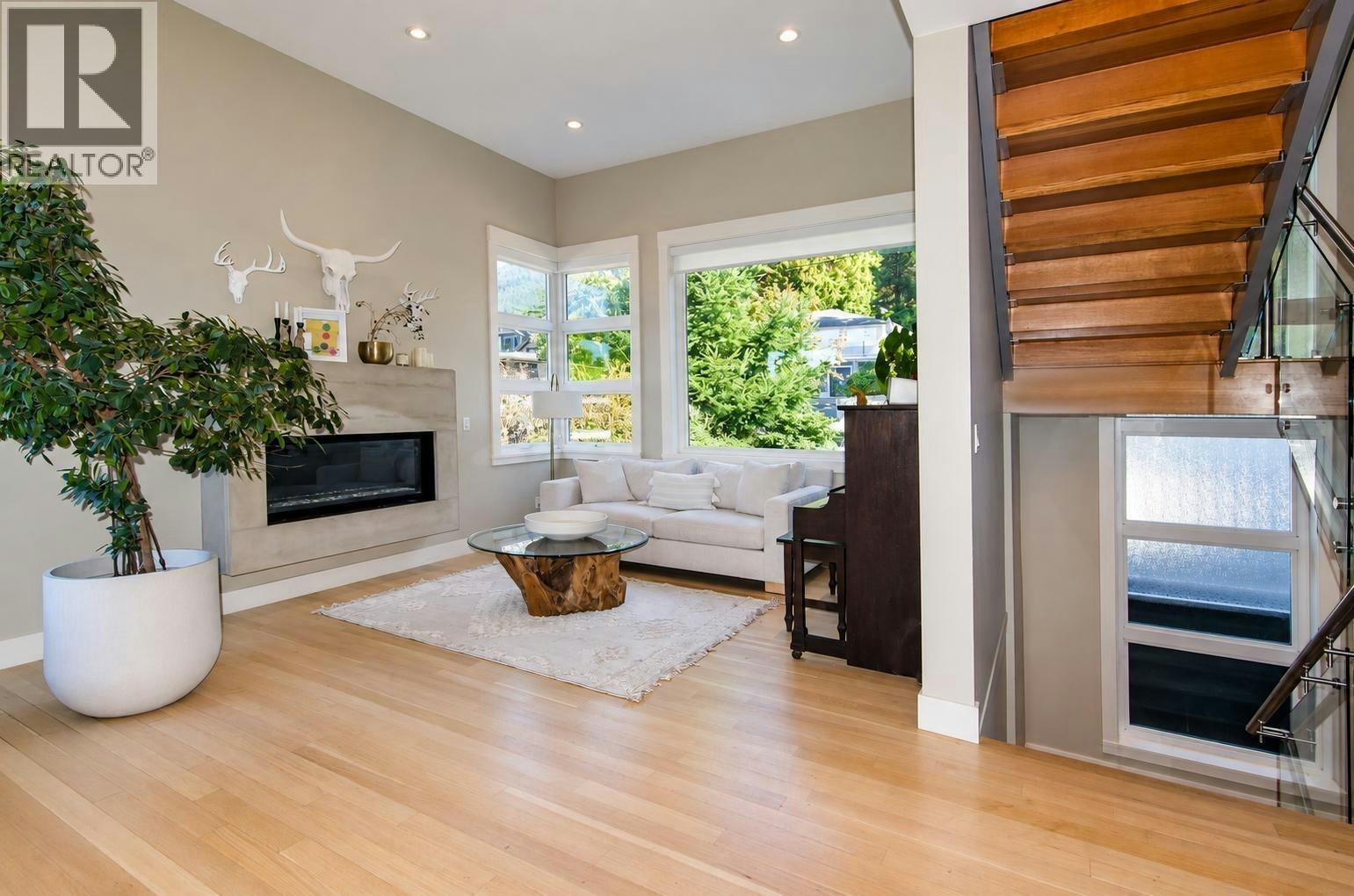 649 Sylvan Avenue, North Vancouver, BC, V7R 2E8 5