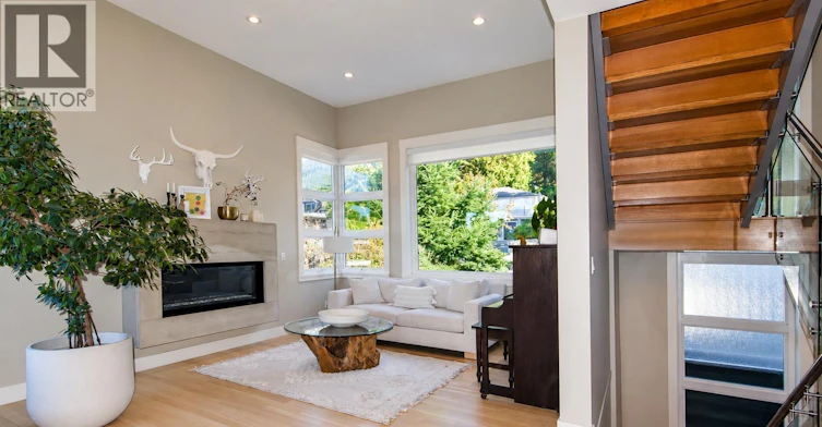 649 Sylvan Avenue, North Vancouver, BC, V7R 2E8 - 5