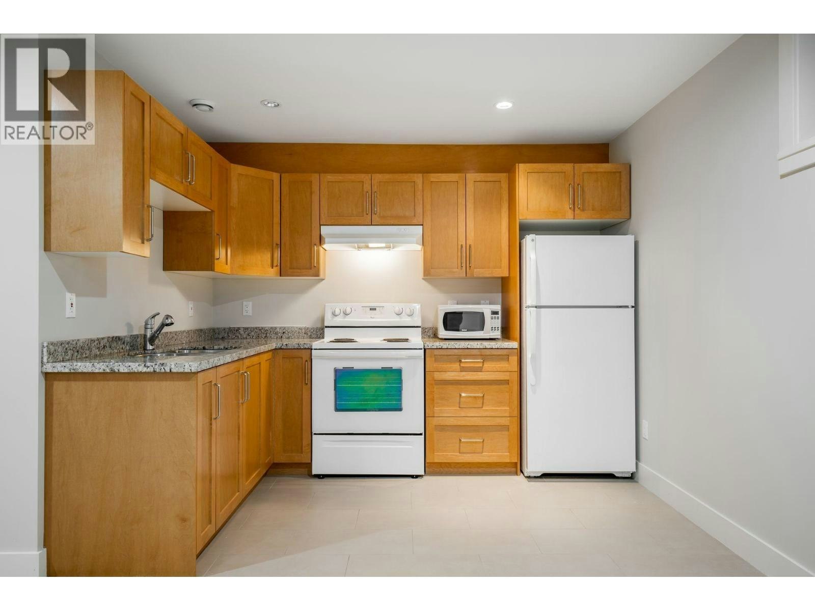 649 Sylvan Avenue, North Vancouver, BC, V7R 2E8 - 17