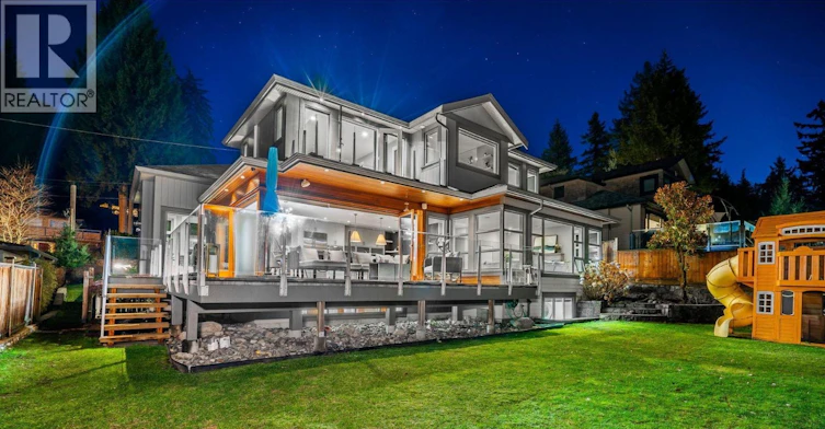 649 Sylvan Avenue, North Vancouver, BC, V7R 2E8 - 2