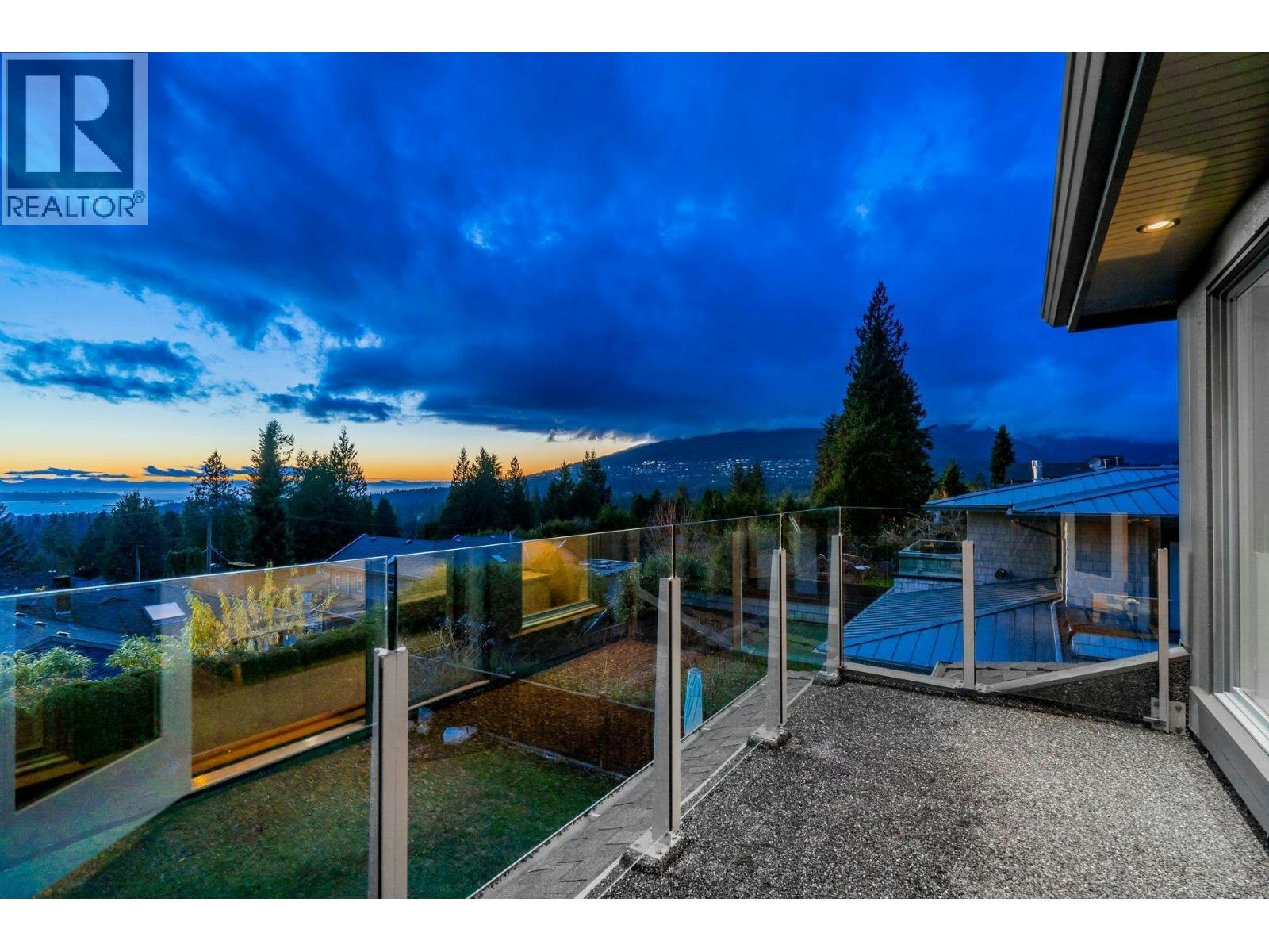 649 Sylvan Avenue, North Vancouver, BC, V7R 2E8 - 13