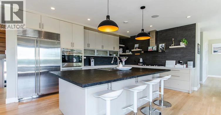 649 Sylvan Avenue, North Vancouver, BC, V7R 2E8 - 9