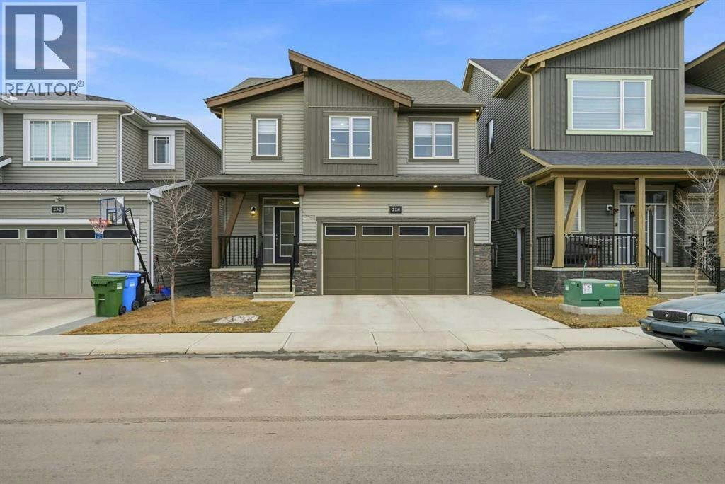 228 Carringham Road NW, Calgary, AB, T3J 1V4