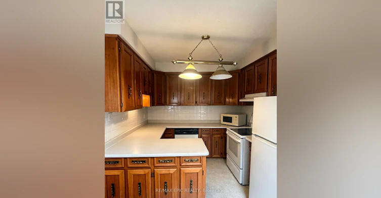 UPPER/2ND FLOOR-1044 Kingston Road, Toronto, ON, M4E 1T4 - 10