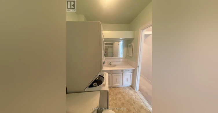UPPER/2ND FLOOR-1044 Kingston Road, Toronto, ON, M4E 1T4 - 18
