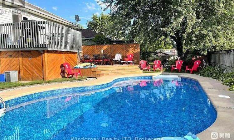 8272 Woodsview Crescent