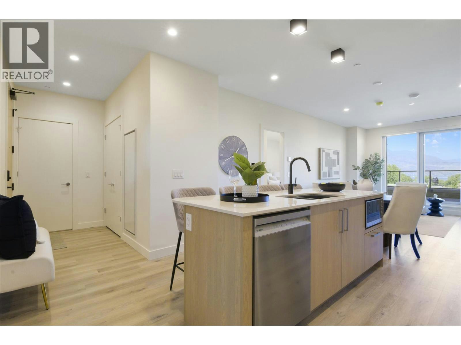614-3300 Lakeshore Road - 4