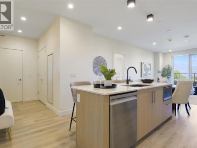 614-3300 Lakeshore Road - 4