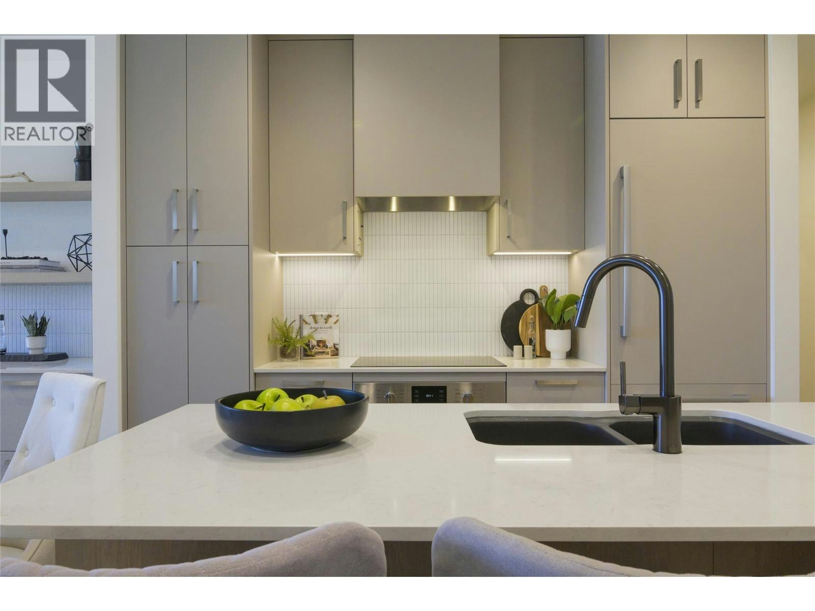 614-3300 Lakeshore Road - 5