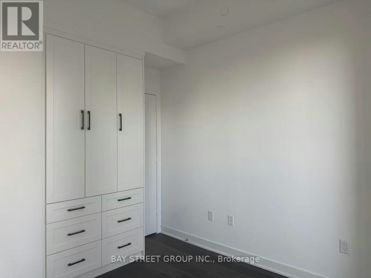 3010-3900 Confederation Parkway, Mississauga, ON, L5B 0M3 - 8
