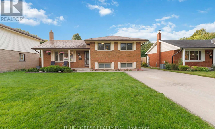 1260 Victoria Drive