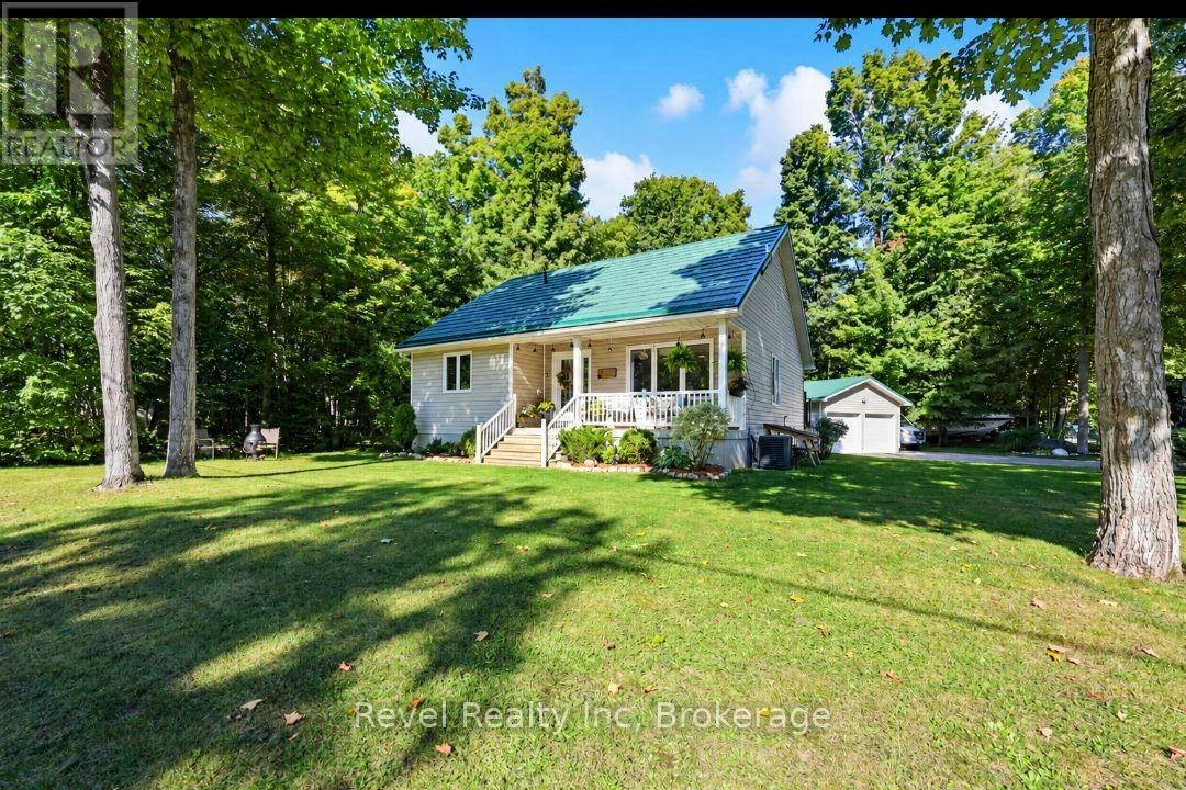 18 Rue Vanier Road, Tiny, ON, L9M 0J2