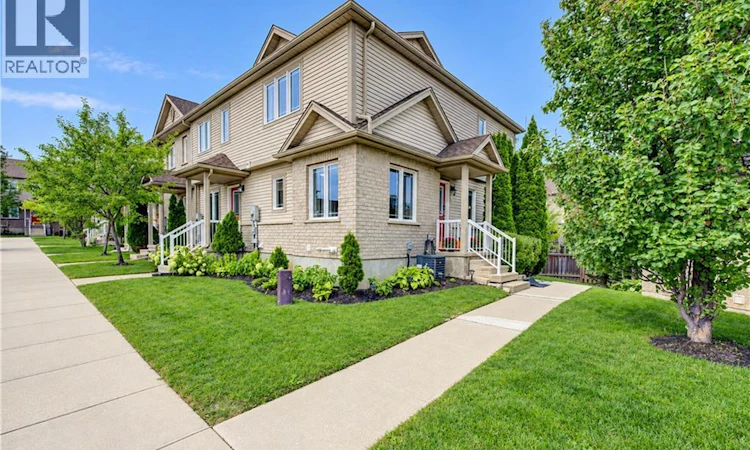 40-10 Foxglove Crescent