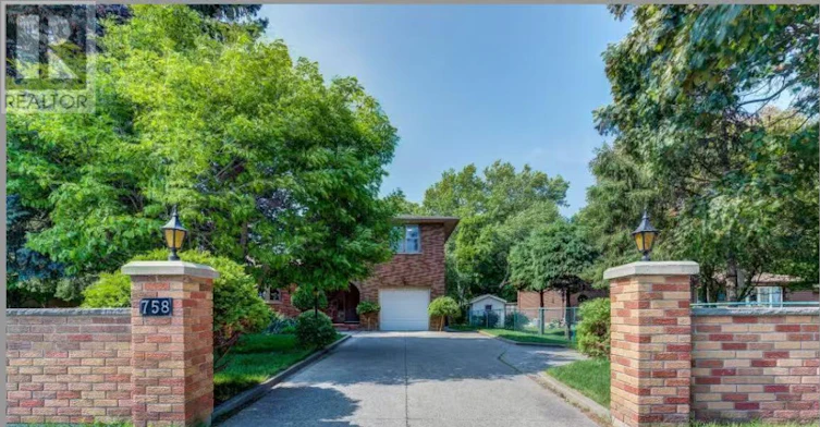 UPPER-758 Bradley Avenue, London, ON, N6E 1J9