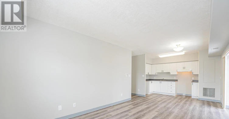 610-274 Erb Street W, Waterloo, ON, N2L 1W2 - 4