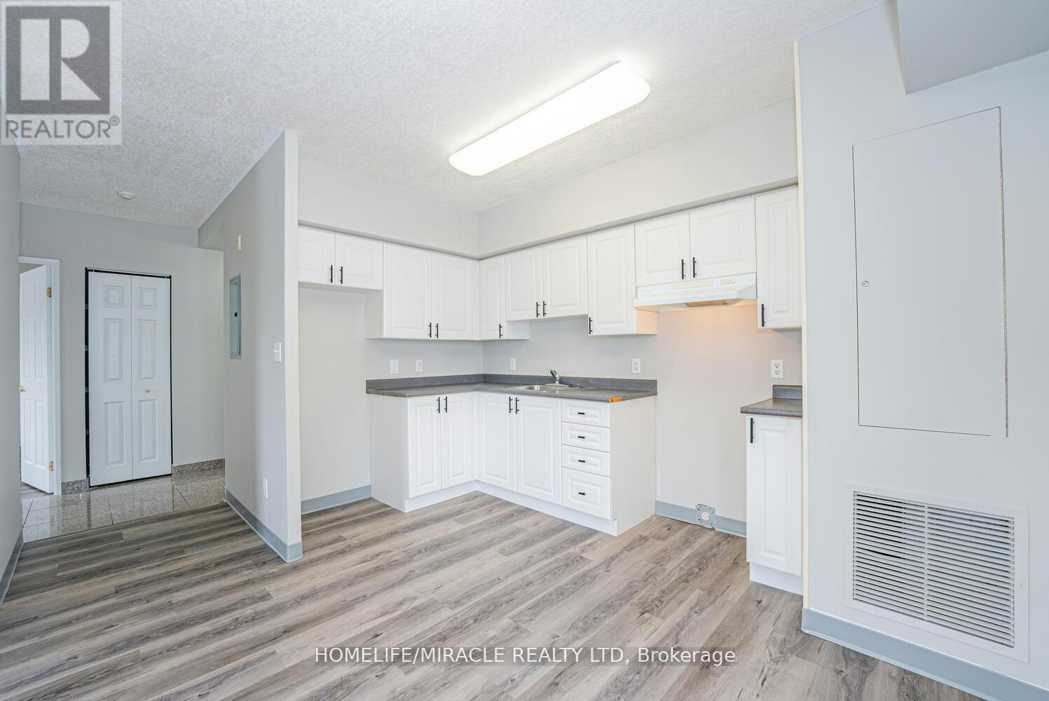 610-274 Erb Street W, Waterloo, ON, N2L 1W2 - 5