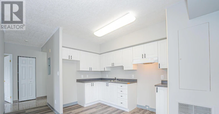 610-274 Erb Street W, Waterloo, ON, N2L 1W2 - 5