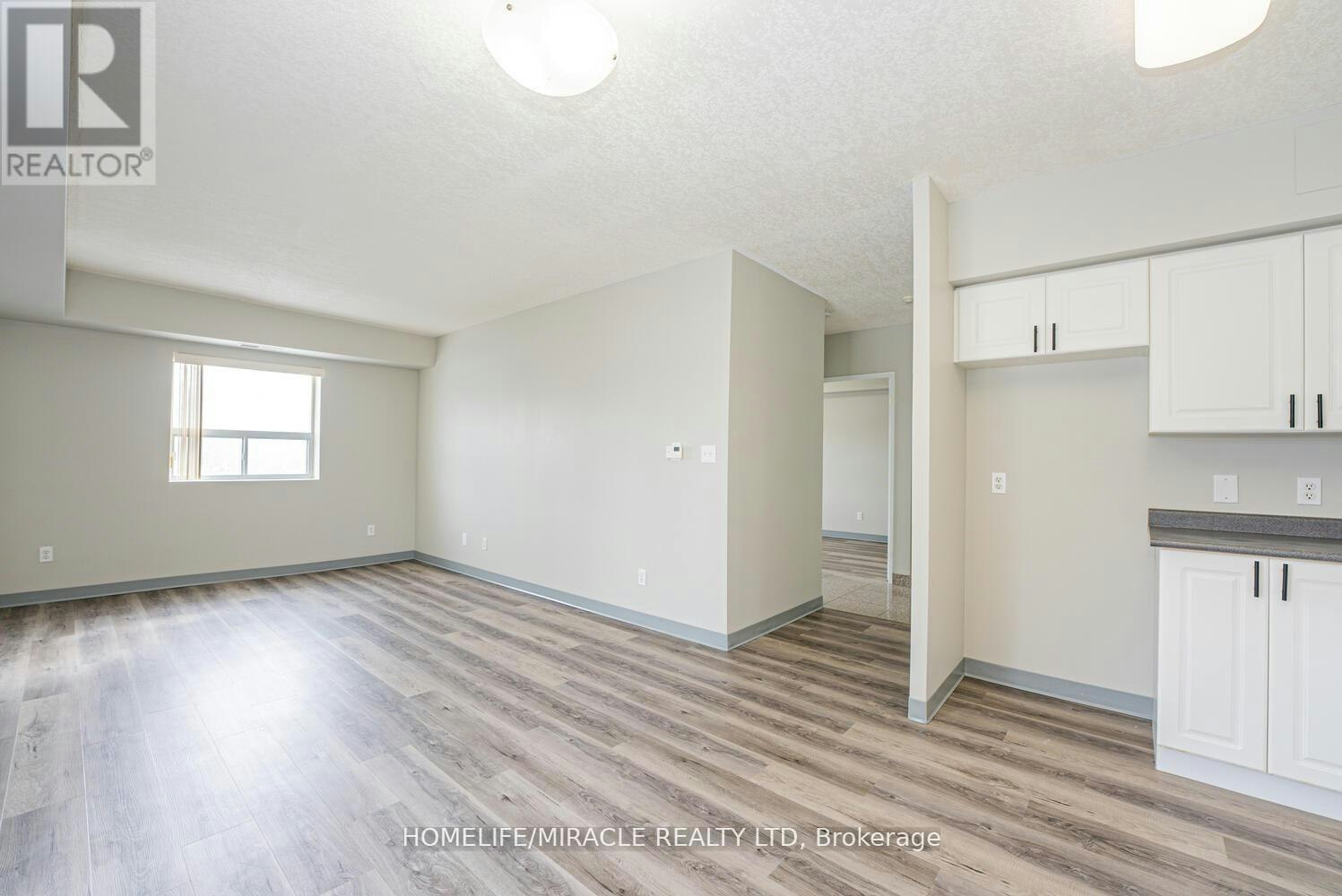610-274 Erb Street W, Waterloo, ON, N2L 1W2 - 6