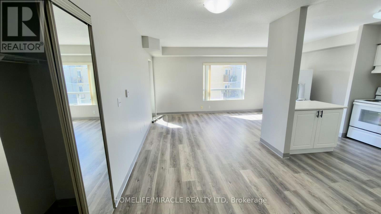 304-237 Auburn Drive, Waterloo, ON, N2K 4G9 - 4