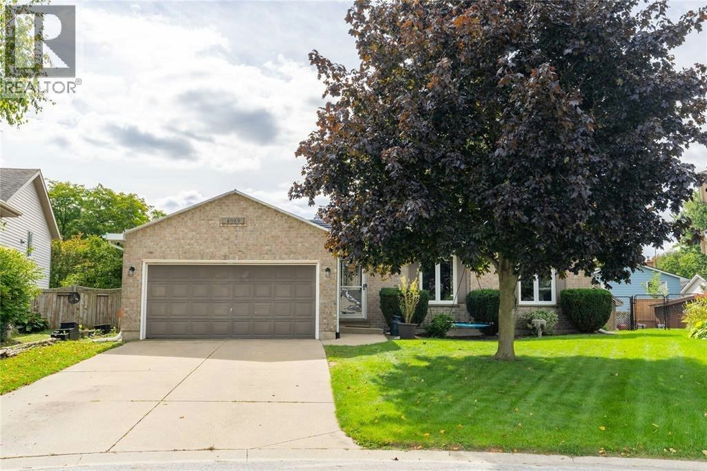 4069 Pine Street, Petrolia, ON, N0N 1R0