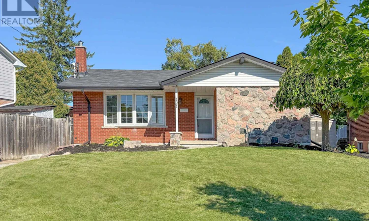 121 Labrador Drive