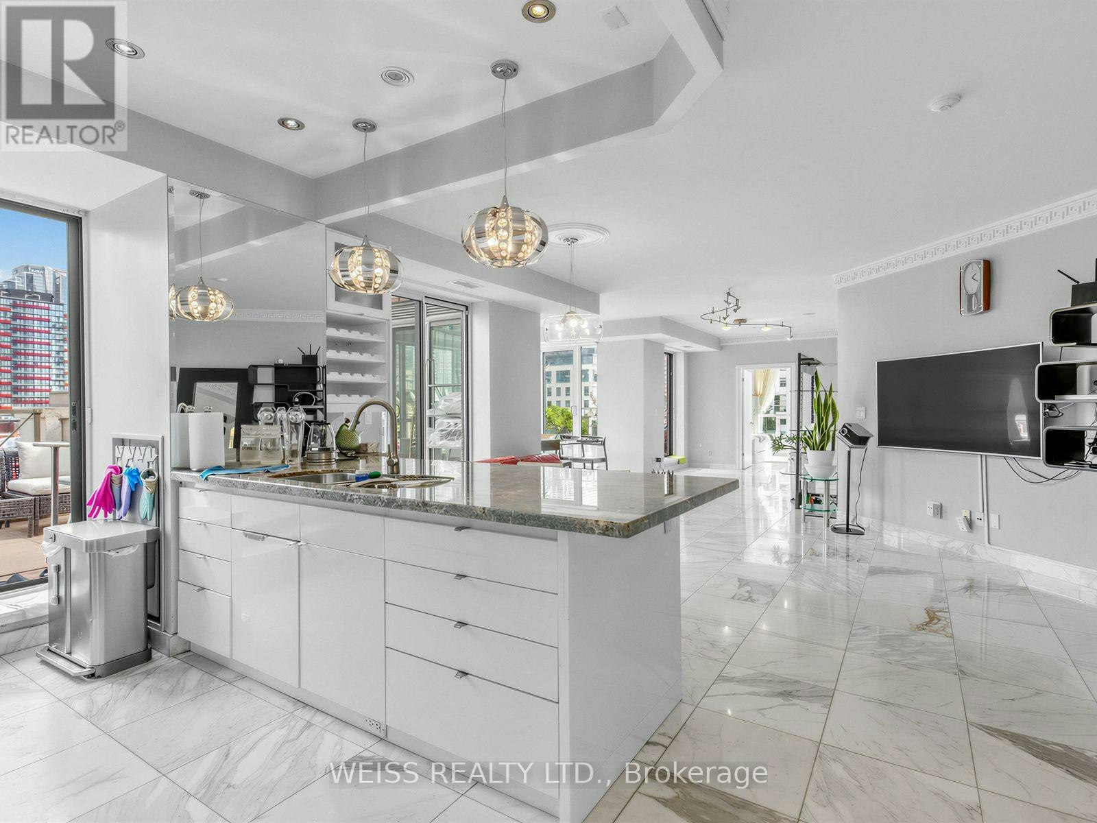 902-18 Beverley Street, Toronto, ON, M5T 3L2 - 10