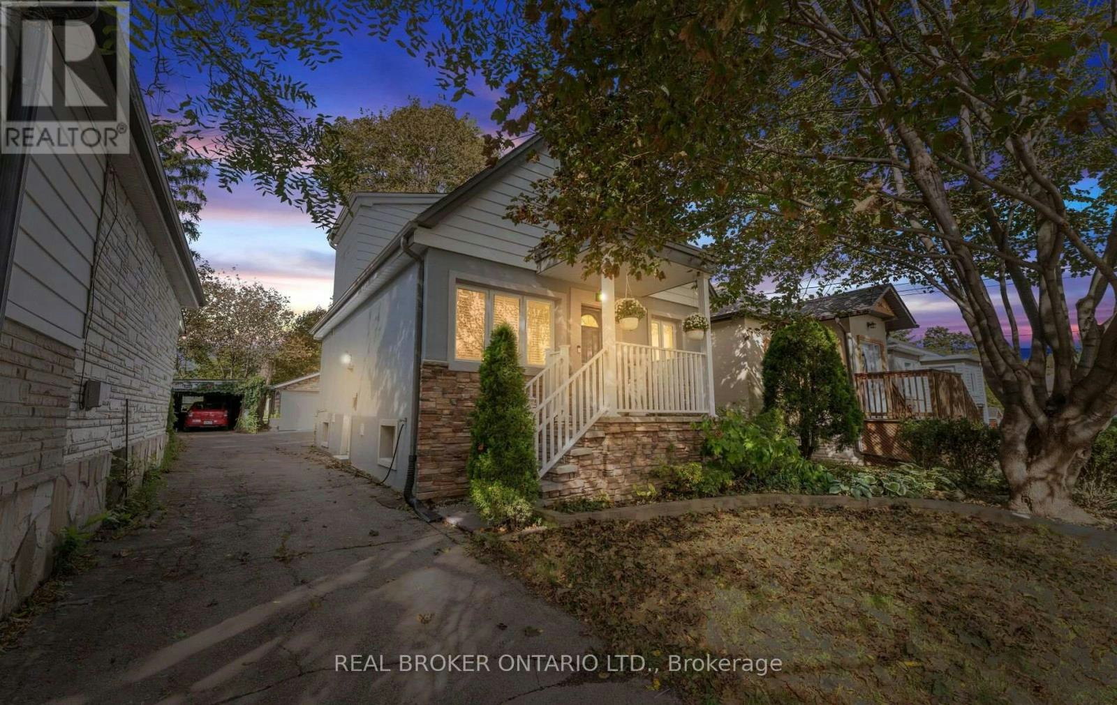 26 Roxaline Street, Toronto, ON, M9P 2Y9