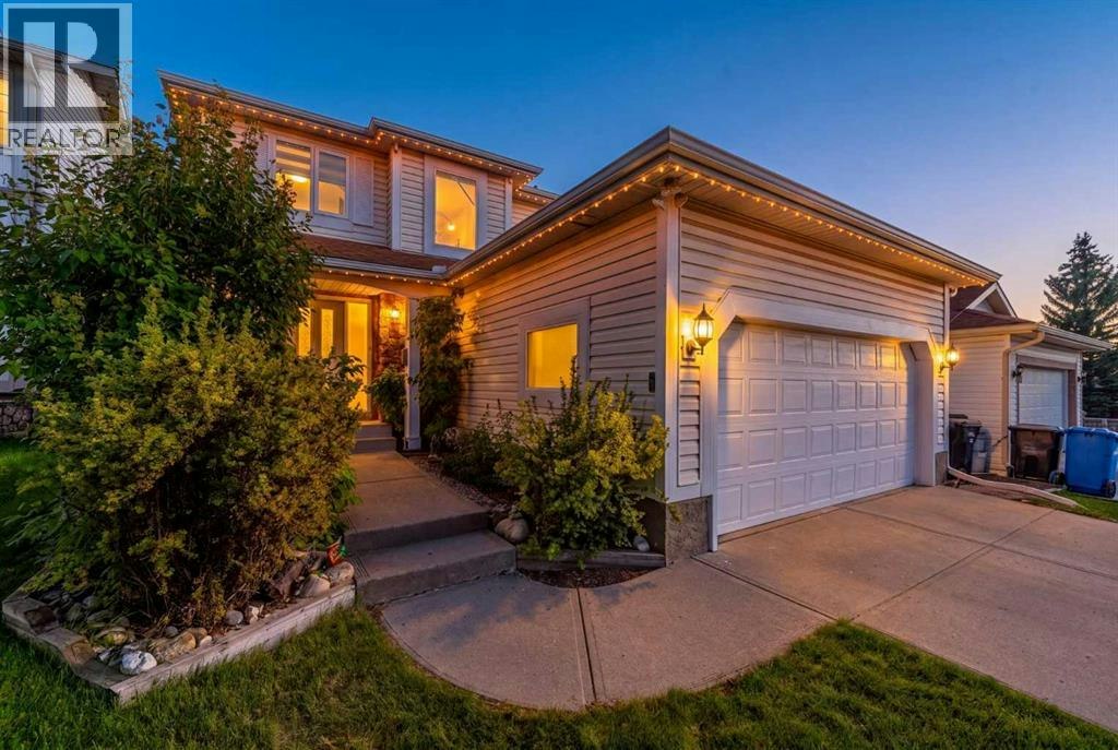8 Hawkdale Close NW, Calgary, AB, T3G 2V7